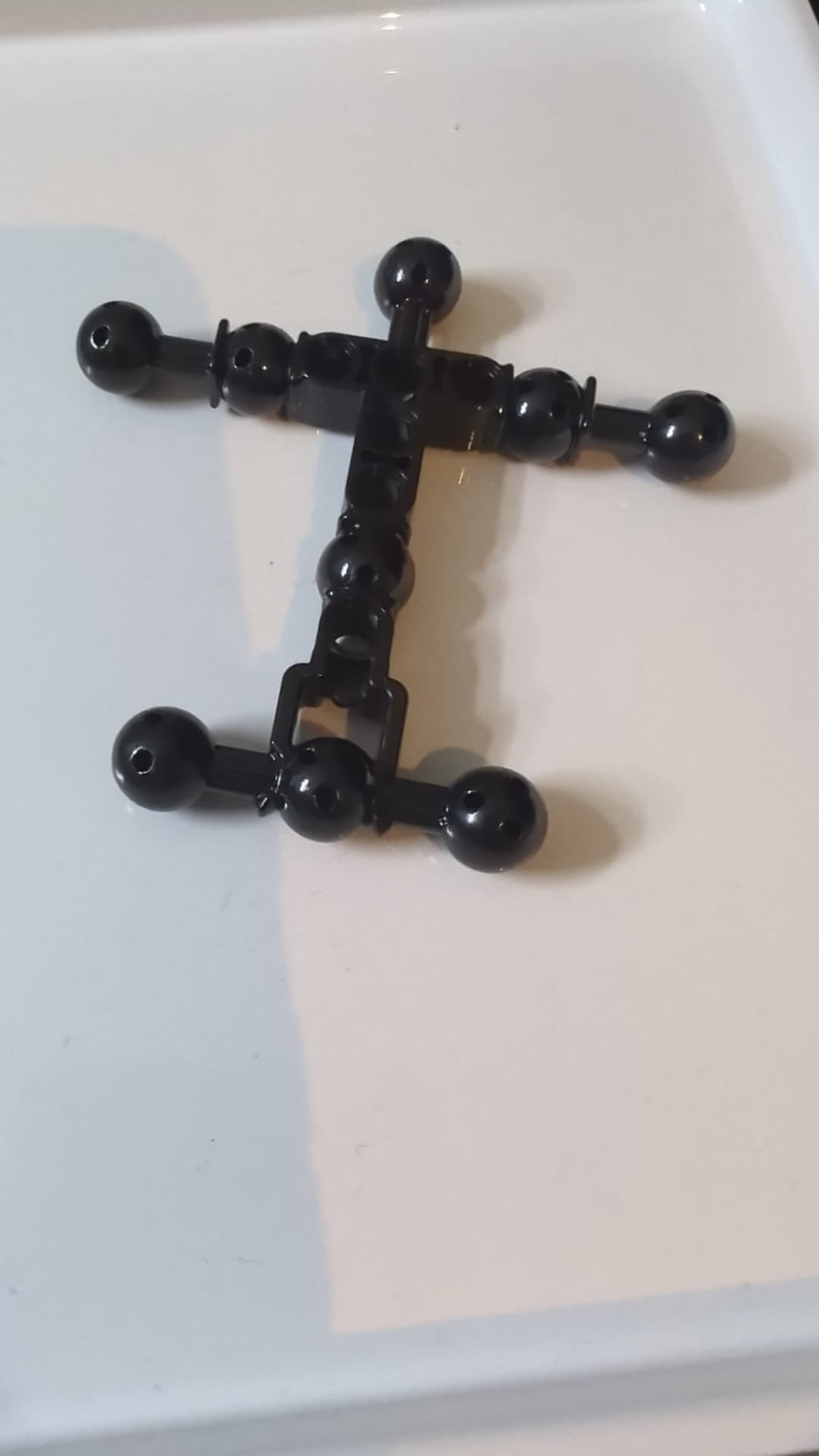Hero Factory Torso, mittelgroß mit 9 Kugelgelenken schwarz