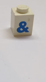 1x1 Stein mit blauem Ampersand-Muster in fetter Schriftart weiß
