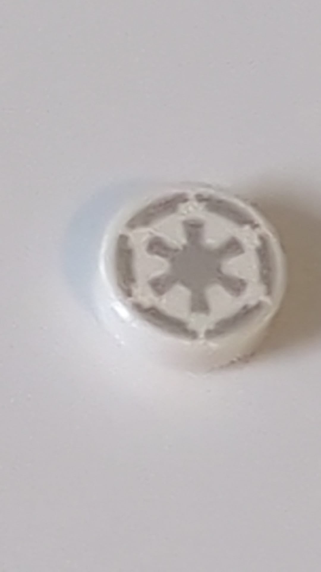 1x1 Fliese rund mit hellbläulich-grauem SW-Imperial-Logo-Muster weiß