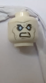 Minifigur, männlicher Kopf, wütende schwarze Augenbrauen, blaue Augen, Faltenmuster „Mr. Freeze“ weiß