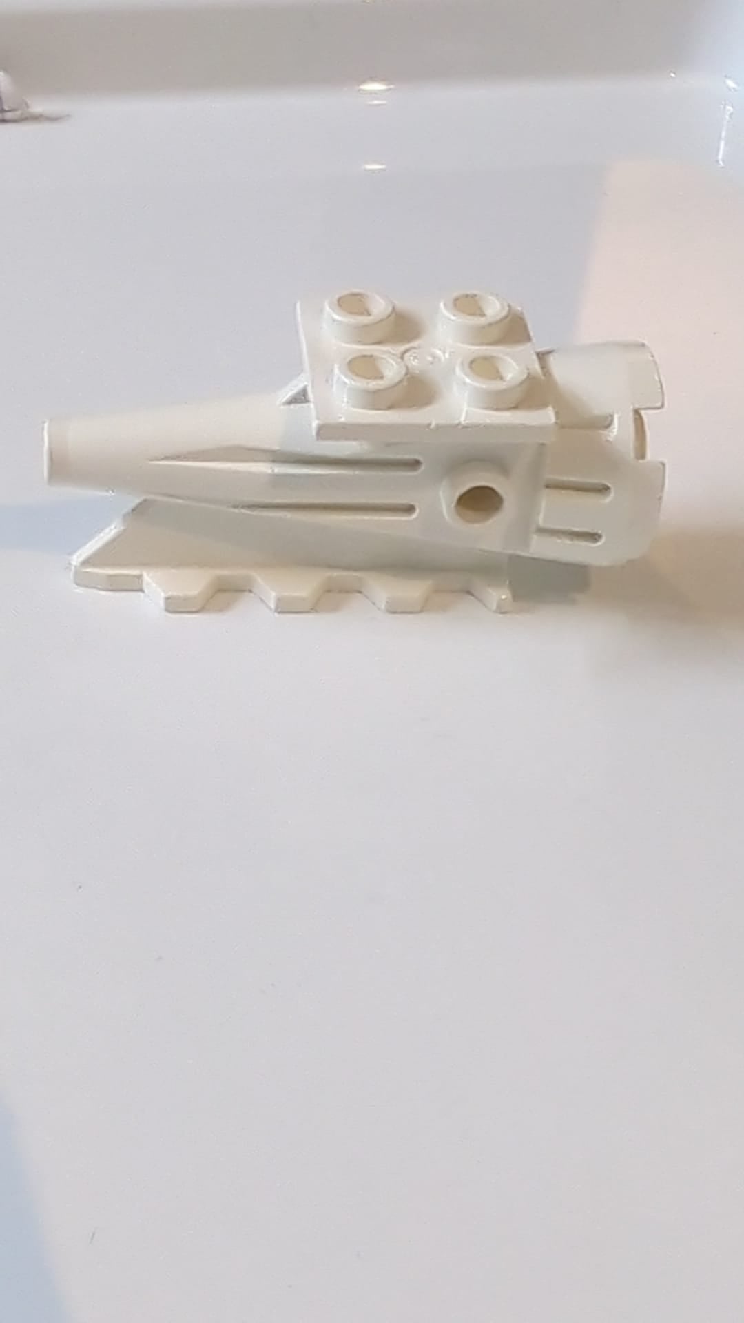 4x2x2 Heck, Flugzeugraketentriebwerk weiß