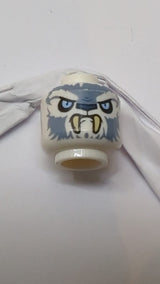 Minifigur, Kopf eines außerirdischen Chima-Tigers mit hellblauen Augen, dunkelblauer Nase, sandblauem Fell und hellbraunen Fangzähnen weiß