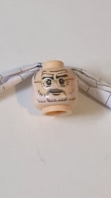 Minifigur, Kopf mit silberner Brille, grau-weißem Bart und grauem Schnurrbartmuster „Henry Jones Sr.“ hellnougat (fleischfarben)