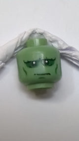 Minifigur, Kopf eines außerirdischen Monsters mit ausgeprägten Augenbrauen, dunkelgrünem Lidschatten und Wangenfalten, strenges Muster sandgrün