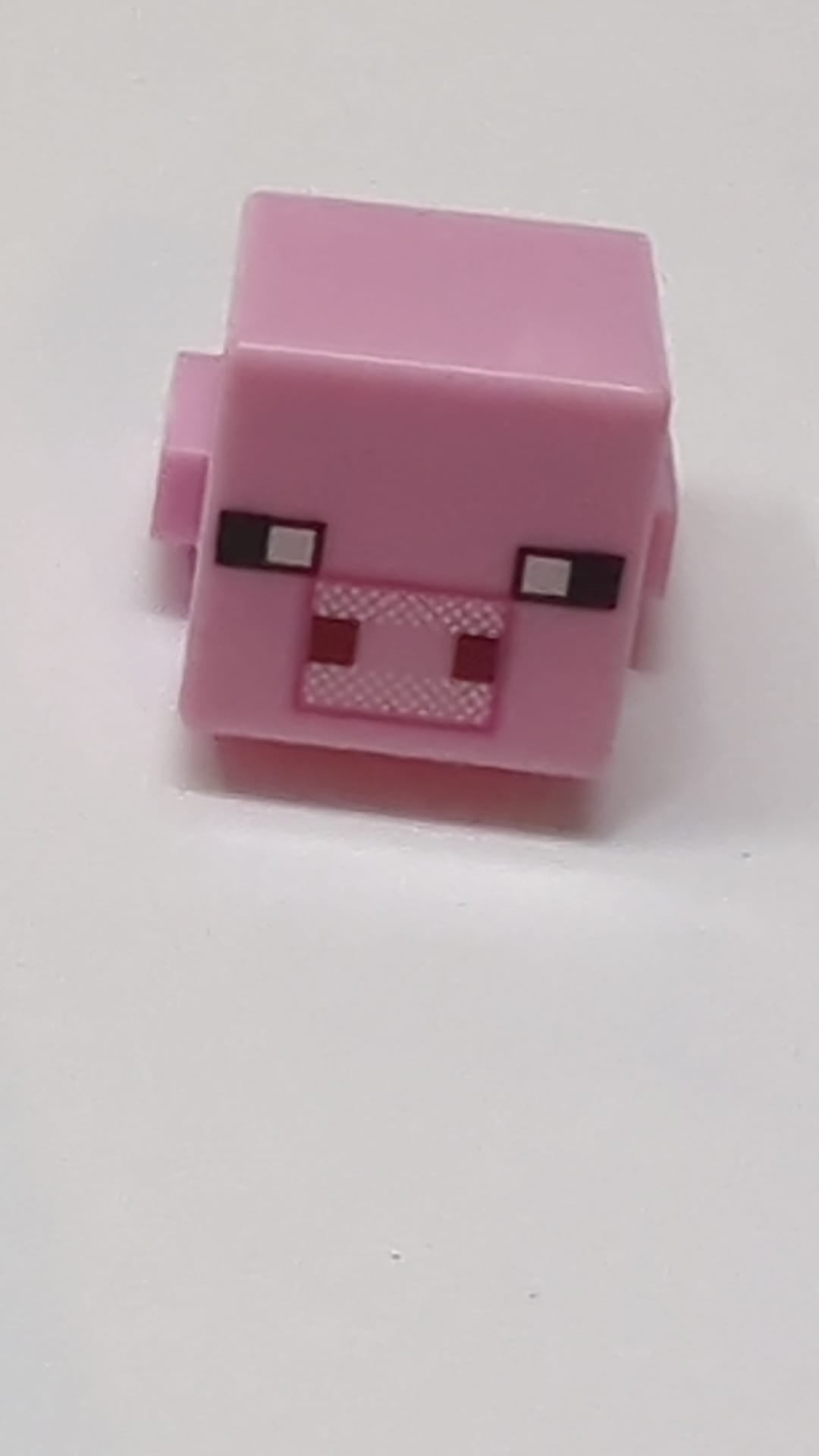Kreaturenkopf pixelig mit schwarzen Augen und weißer Schnauze mit dunkelrosa Umrandung und dunkelroten quadratischen Nasenlöchern Muster "Minecraft Schwein" rosa