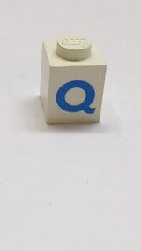 1x1 Stein mit blauem Großbuchstaben Q-Muster Fettschrift weiß