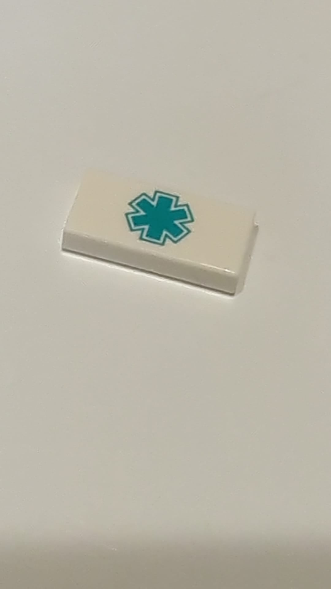 NEU 1 x 2 Fliese mit „Star of Life“-Motiv (EMT) in Dunkeltürkis weiß