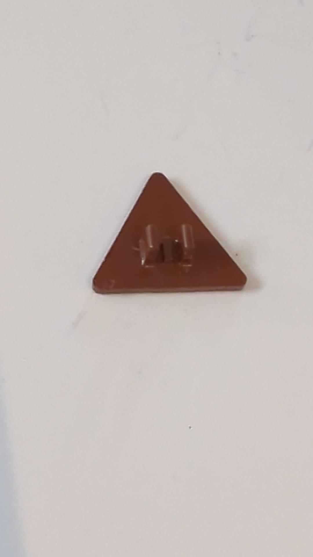 2x2 Verkehrsschild  Dreieck mit Clip neubraun