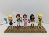 Bunte Tüte mit diesen 5 Minifiguren aus dem Bereich Friends