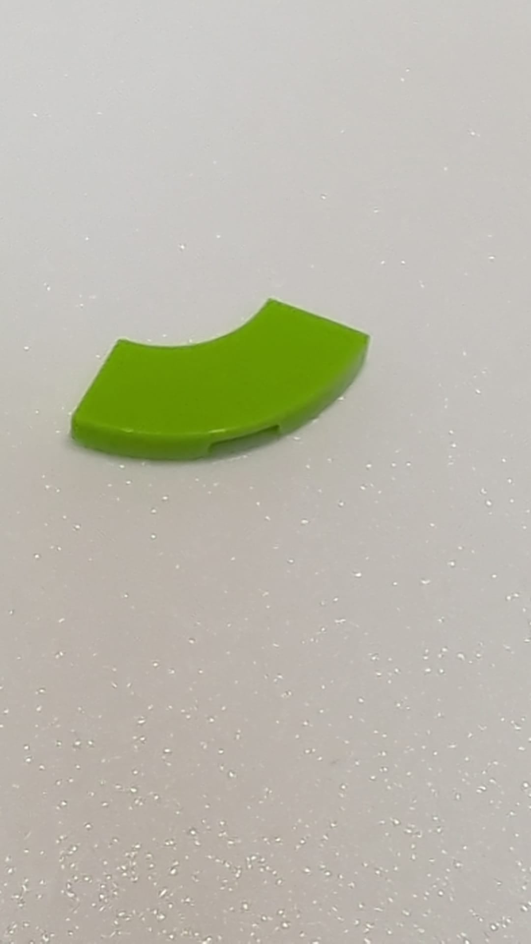 NEU Fliese, Kurve 2 x 2 Macaroni lindgrün