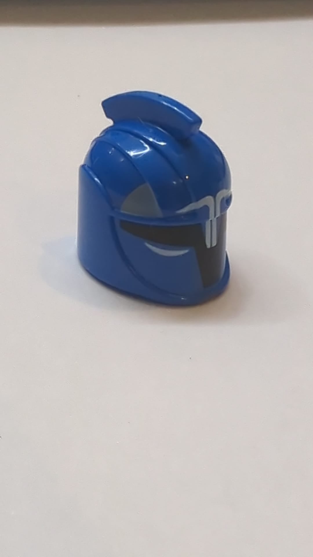 Kopfbedeckung Helm SW Senate Commando Captain mit schwarzen Markierungen und weißem Linienmuster, blau