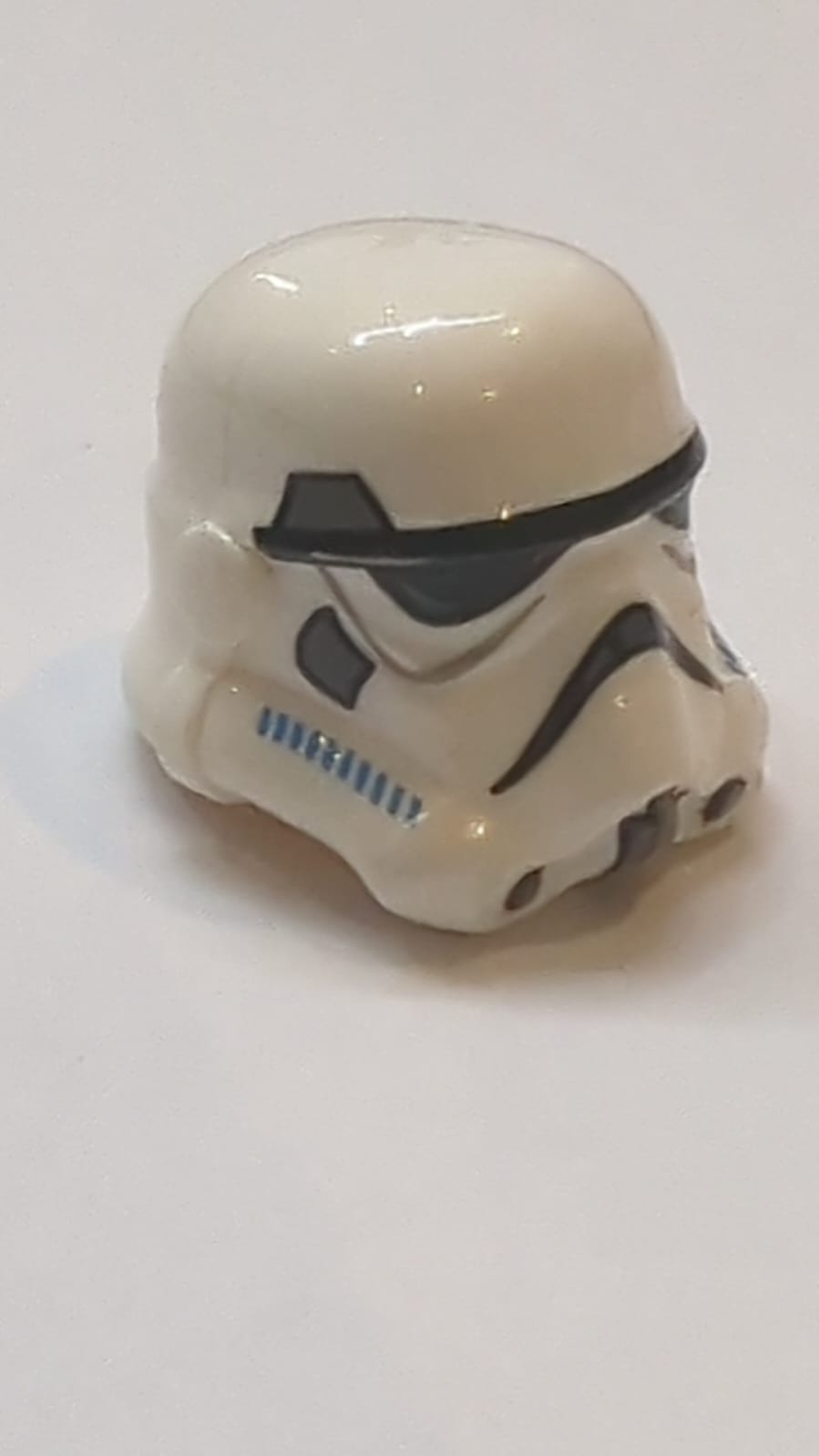 Kopfbedeckung Helm SW Sturmtruppler, 2 Kinnglöcher, Dunkelazurblau und Dunkelgraublaue Muster (Rebellen Cartoon-Stil) weiß