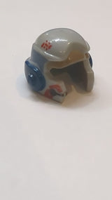 Kopfvedeckung Helm SW Rebel mit dunkelbraunem, sandblauem und dunkelblauem A-Wing-Pilot-Muster neuhellgrau