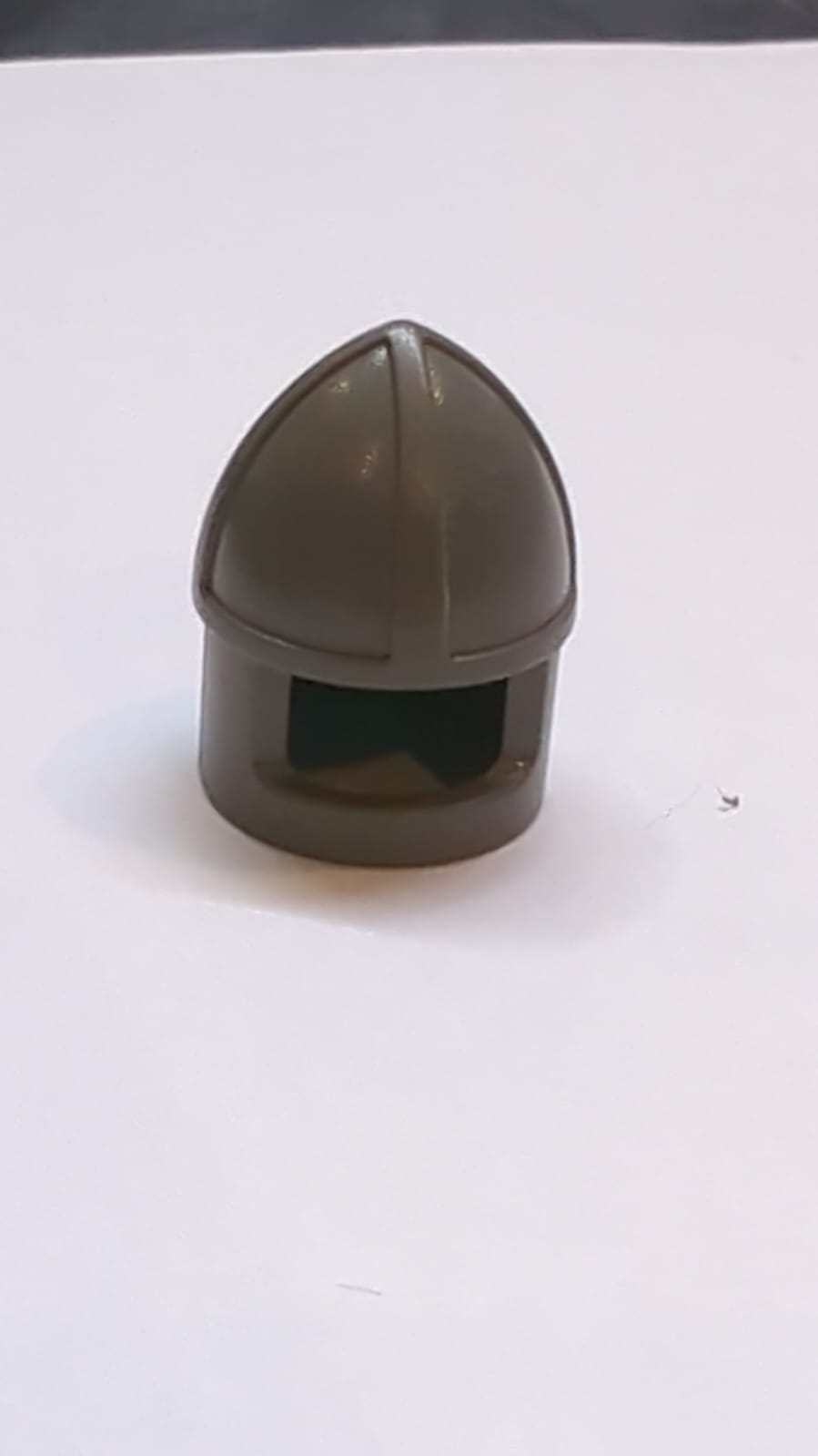 Kopfbedeckung Helm Burg mit Kinnschutz altdunkelgrau