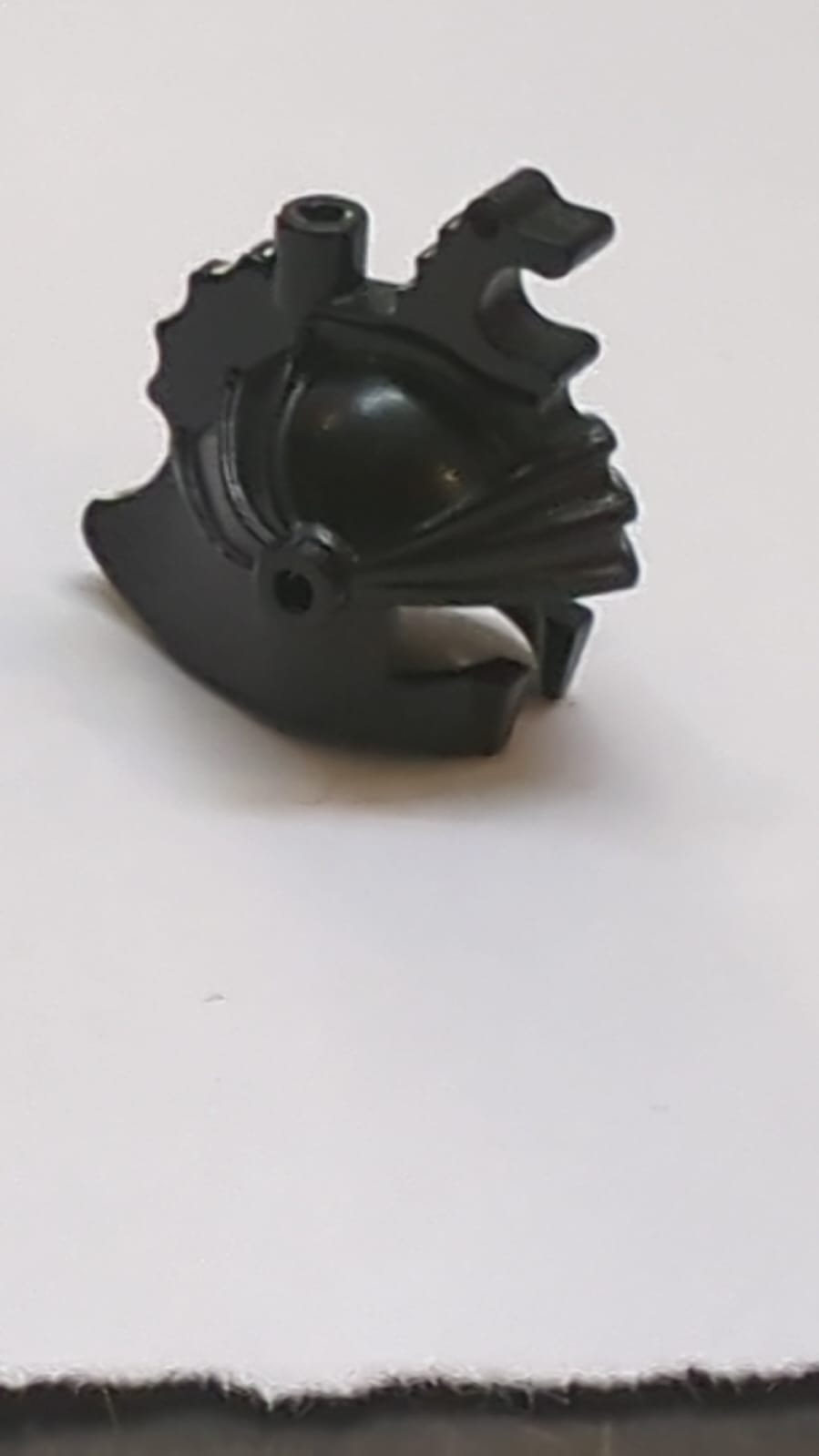 Kopfbedeckung Helm Schloss mit Drachenkronen-Top schwarz