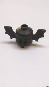 Kopfbedeckung Helm mit Fledermausflügeln schwarz