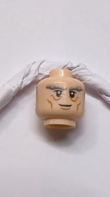 Kopf von LotR Gandalf, dicke graue Augenbrauen, Lächelmuster nougat (hell)