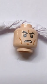 Kopf mit schwarzen Augenbrauen, oberen Augenlidern, mittleren Nougat-Wangenlinien und Kinngrübchen, offener Mund mit Zähnen beim Stirnrunzeln nougat (hell)