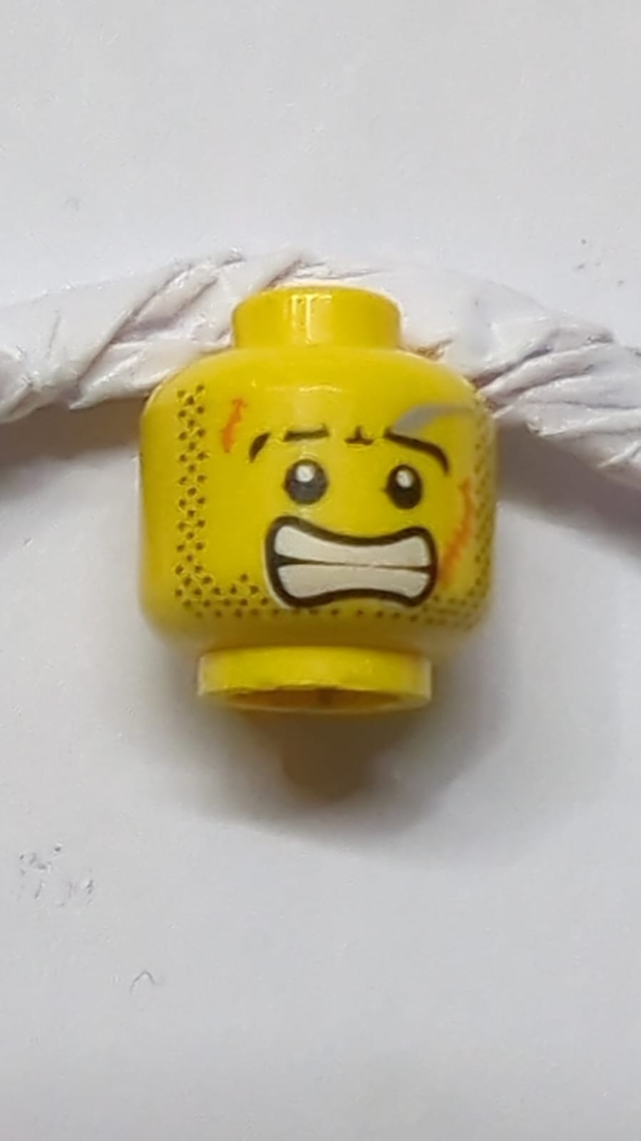 Kopf Doppelseitiger Power Miner Bartstoppeln, grauer Fleck, orange Narben, entschlossen / alarmiertes Muster gelb