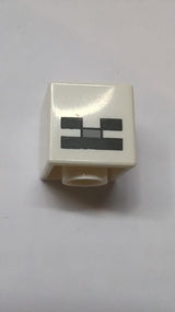 Kopf, Modifizierter Würfel mit pixeligen schwarzen Augen, hellblaugrauer Nase und schwarzem Mundmuster (Minecraft-Skelett) weiß