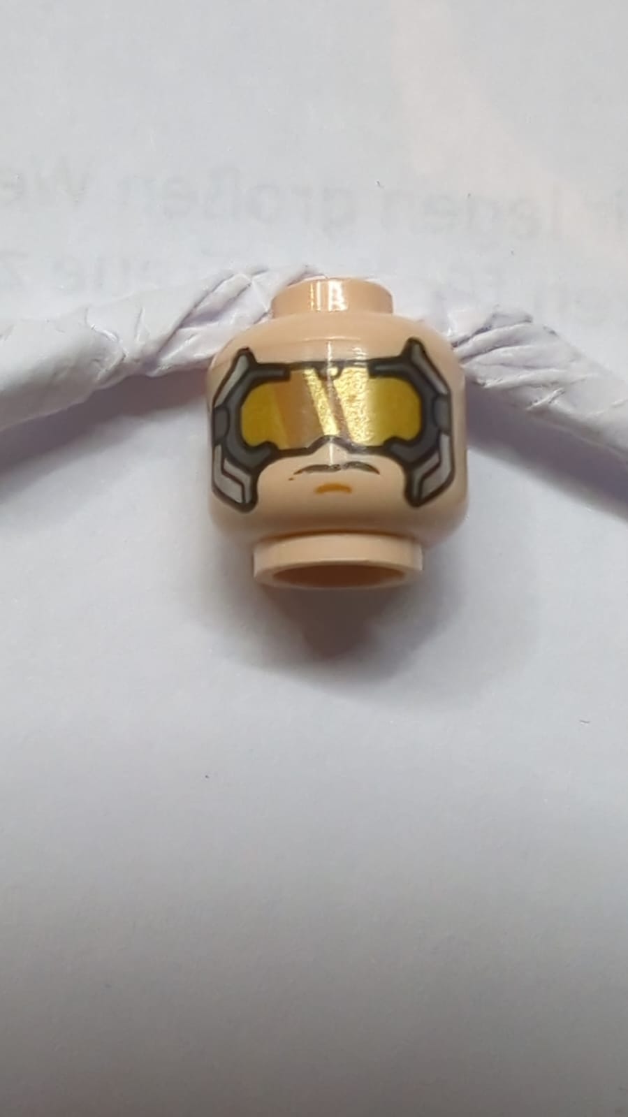 Kopfbedeckung mit Gold, dunkelblau-grauem und silbernem Brillenmuster (Hydra-Handlanger) nougat (hell)