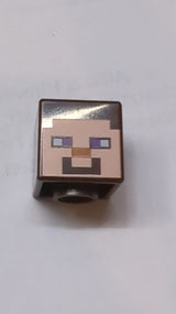 Kopf, Modifizierter Würfel mit pixeligem Nougat-Gesicht, dunkelvioletten Augen, dunkelorangefarbener Nase und Smile-Muster (Minecraft Steve) dunkelbraun