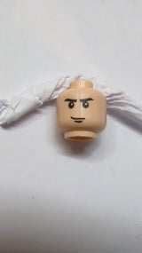 Kopf mit schwarzen Augenbrauen und Kinngrübchen, Schmollmuster nougat (hell)