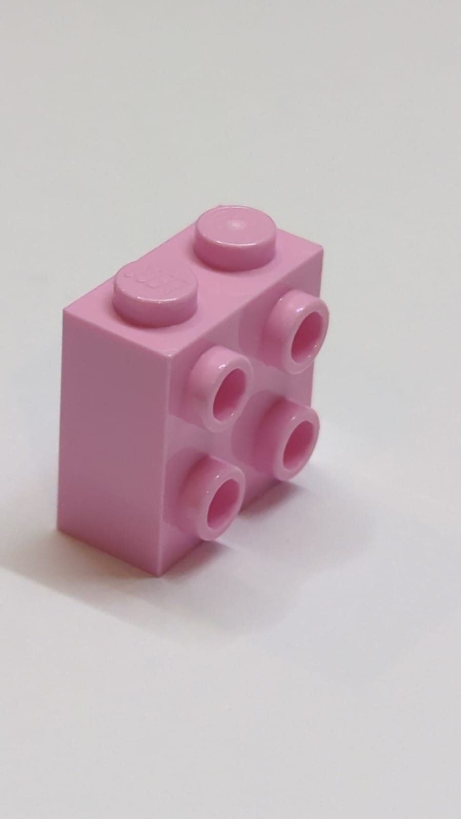 NEU Stein, modifiziert 1 x 2 x 1 2/3 mit Noppen an einer Seite rosa