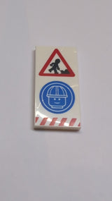 NEU Fliese 2 x 4 mit Minifigur-Arbeiter mit Schaufel und Haufen, Kopf mit Bauhelm im blauen Kreis und Muster mit roten Gefahrstreifen, weiß