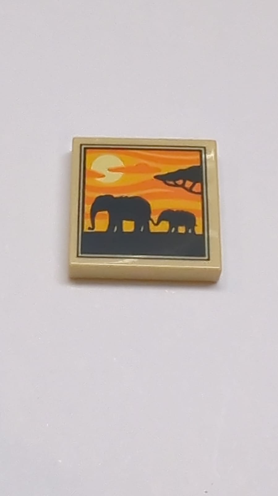 NEU Fliese 2 x 2 mit Nut mit 2 Elefanten, Baum und Sonnenuntergang Muster beige tan