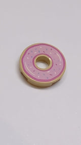NEUE Fliese, rund 2 x 2 mit Loch, mit hellpinkem Donut-Glasur- und Streusel-Muster beige-tan