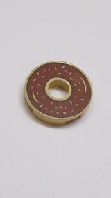 NEU Fliese, Rund 2 x 2 mit Loch mit rötlich-braunem Schokoladen-Frosting und Streuselmuster beige