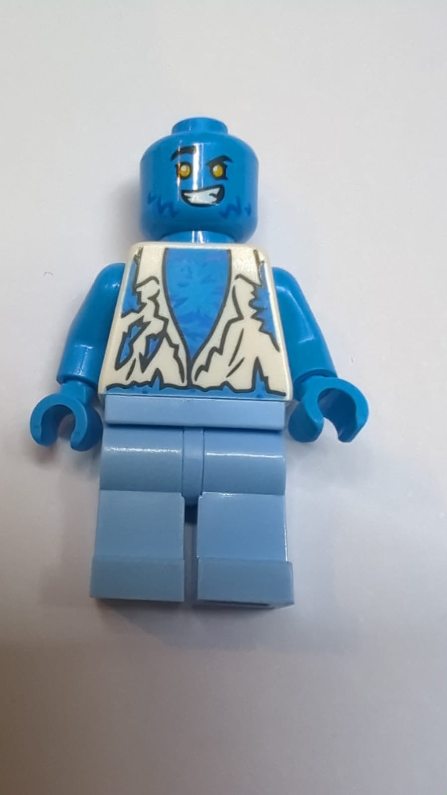 NEU Minifigur "Blue" zerrissenes Oberteil