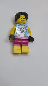 NEU DJ mit Schallplatte unter Jeansjacke