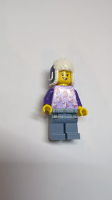 NEU winterliche Minifigur, mit warmer Mütze, weiblich