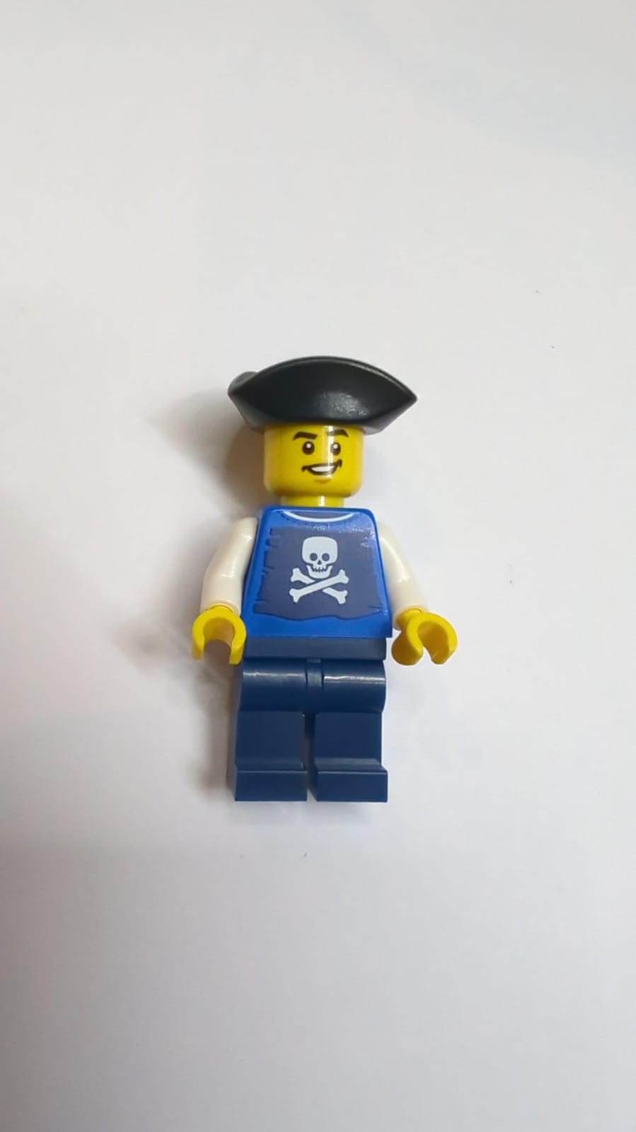 NEU Pirat mit Hut, Totenkopf auf Shirt