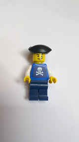NEU Pirat mit Hut, Totenkopf auf Shirt