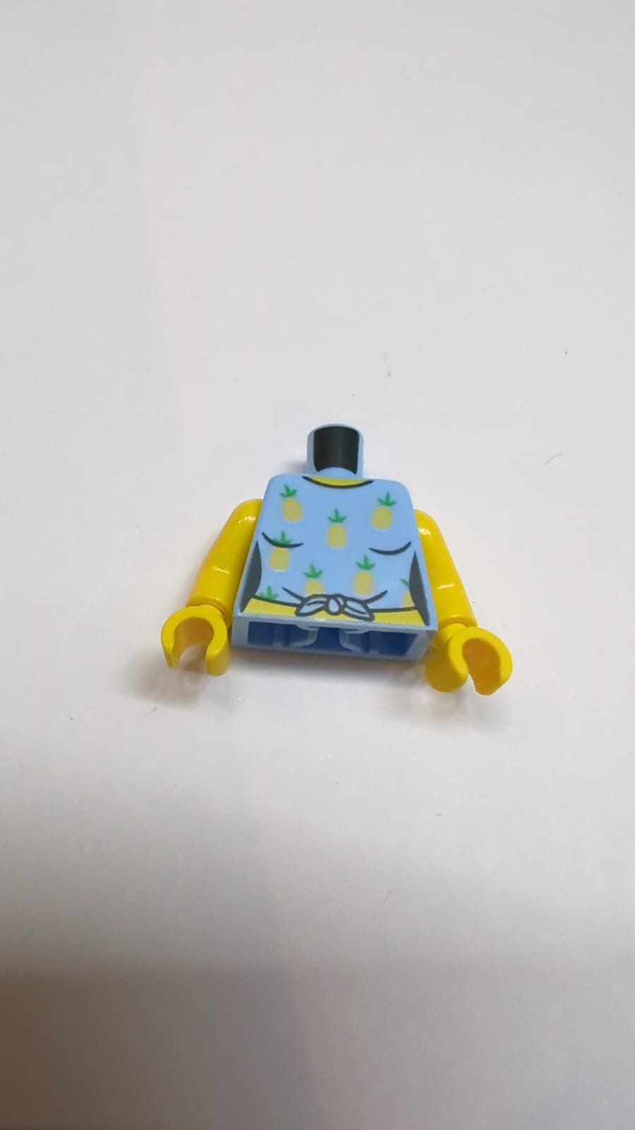 NEU Torso Frauen Knotenhemd mit Ananasmotiv, gelbes Muster am Hals und Bauch / gelbe Arme / gelbe Hände