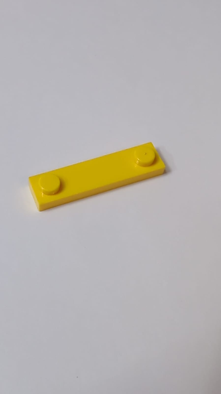 1x4 modifizierte Fliese mit 2 Noppen außen gelb