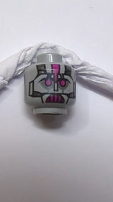 Kopf eines Außerirdischen mit Roboter-Augen und -Mund in Magenta und Metallplattenmuster neuhellgrau