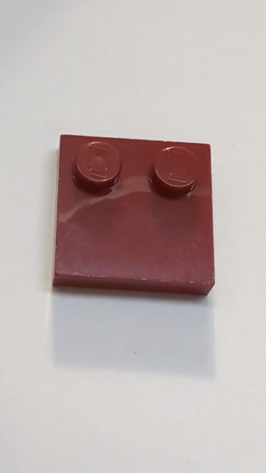 2x2 modifizierte Fliese mit 2 Noppen auf der Seite dunkelrot