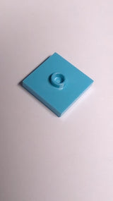 NEU Platte, modifiziert 2 x 2 mit Nut und einer Noppe (Jumper) azur (medium)