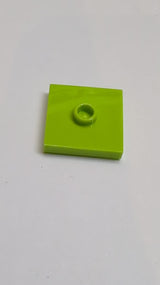 NEU Platte, modifiziert 2 x 2 mit Nut und Noppe in der Mitte (Jumper) lindgrün