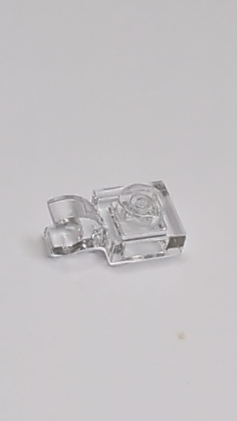 NEU Platte, modifiziert 1 x 1 mit offenem O-Clip (horizontal) transparent weiß