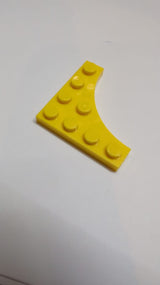 NEU Platte, modifiziert 4 x 4 mit 3 x 3 gebogenem Ausschnitt gelb