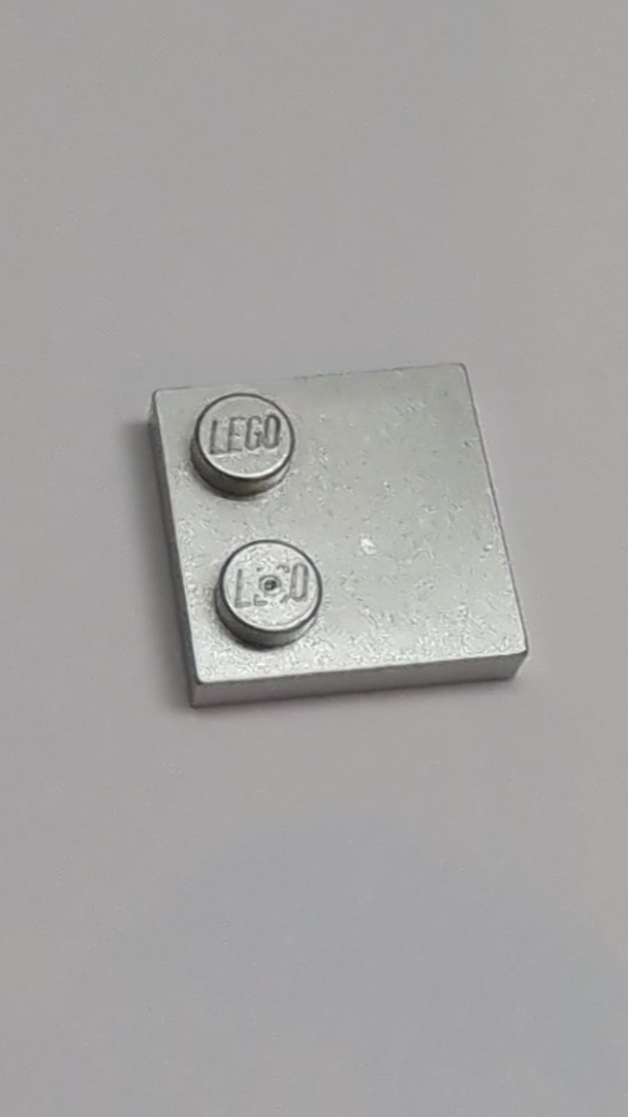 NEU Fliese, Modifiziert 2 x 2 mit Noppen am Rand silbermetallic