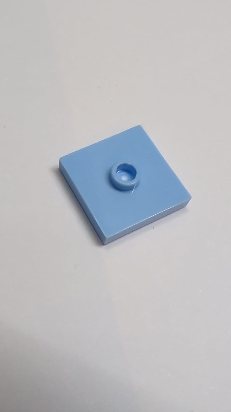 NEU Platte, modifiziert 2 x 2 mit Nut und einer Noppe (Jumper) hellblau