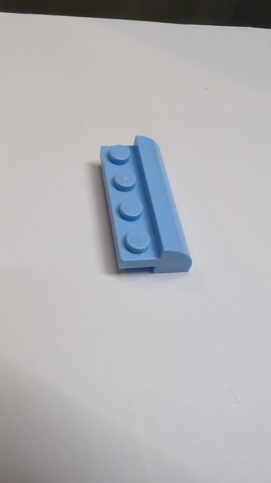 NEU Schräge, gebogen 2 x 4 mit 4 versenkten Noppen hellblau