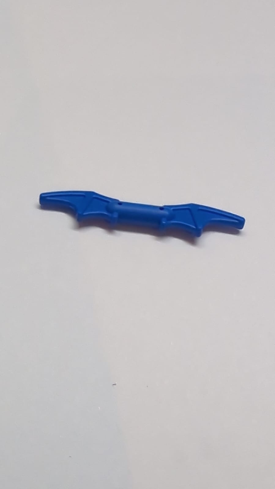 Minifigur, Waffe Batman Batarang (2 Fledermausflügel mit Balken in der Mitte) blau