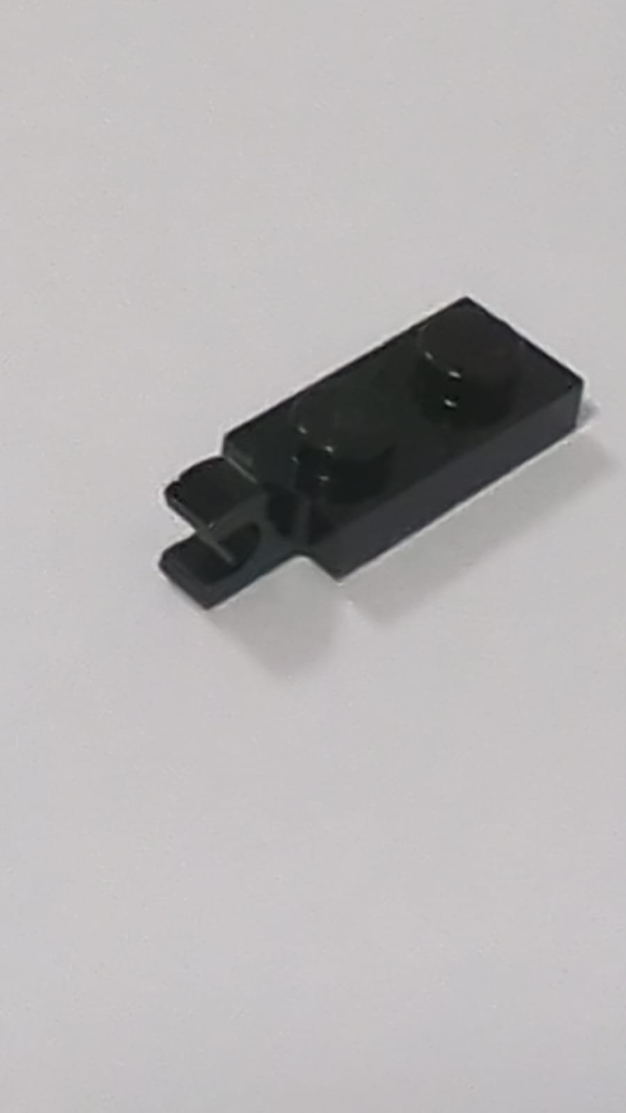 NEU Platte modifiziert 1 x 2 mit Clip am Ende (horizontal) schwarz